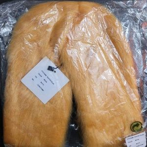 Brand New with tags Agatha Cub faux fur kids collar